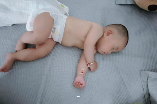 万宁几个月宝宝可以竖抱
